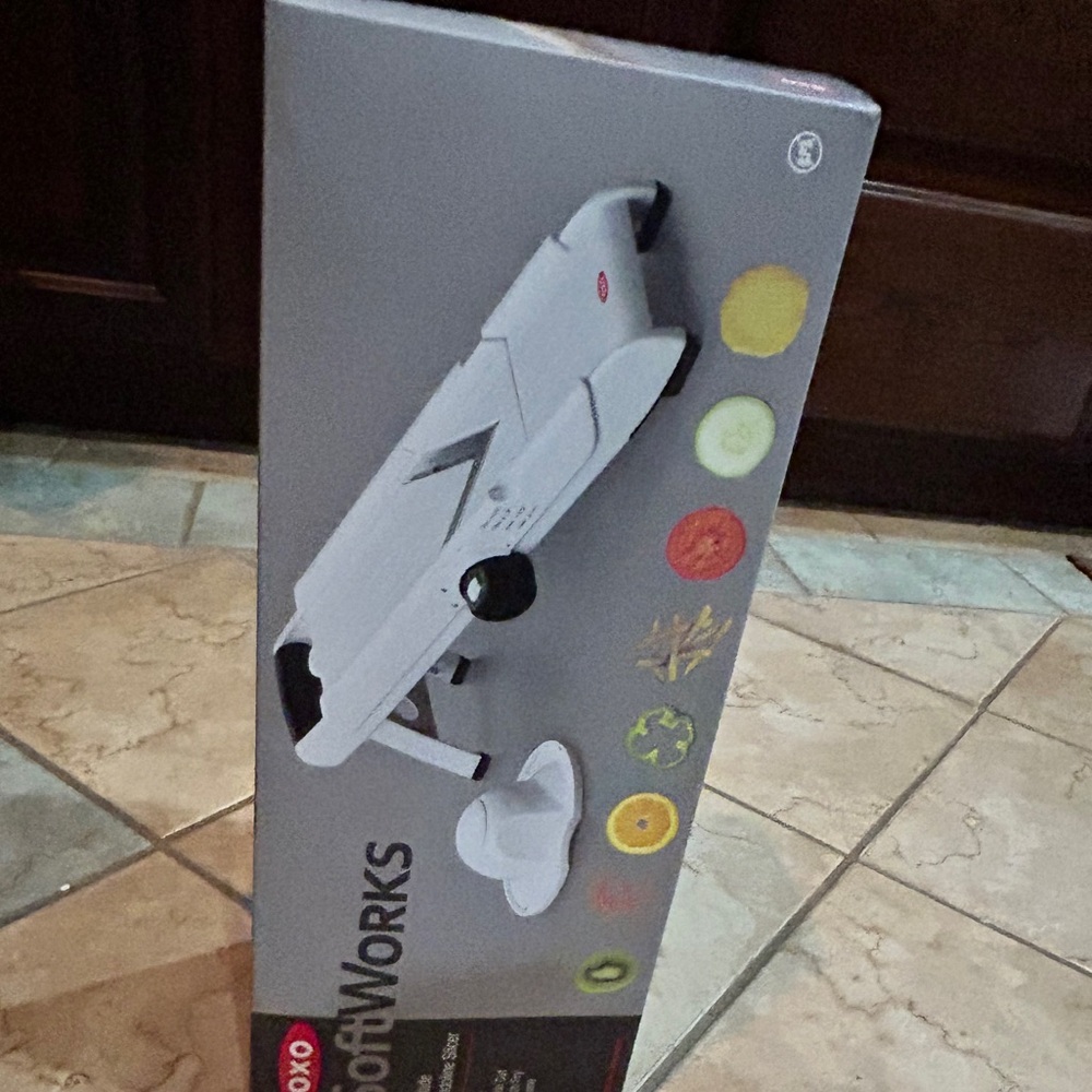 OXO SoftWorks V-Blade Mandoline Slicer NEW kitchen Gadget Adjustable size & cut - Picture 9 of 15